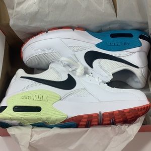 NEW Nike Womens WMNS Air Max Excee Size 9